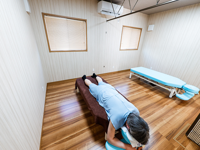 施術室（カーテンなし）